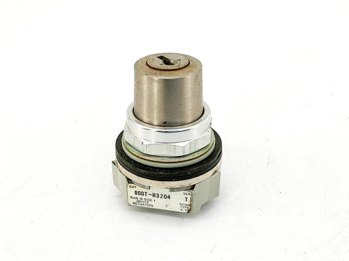 Used Allen Bradley 800T-H3204 Selector Switch Type 4/13 Ser.T Missing Key