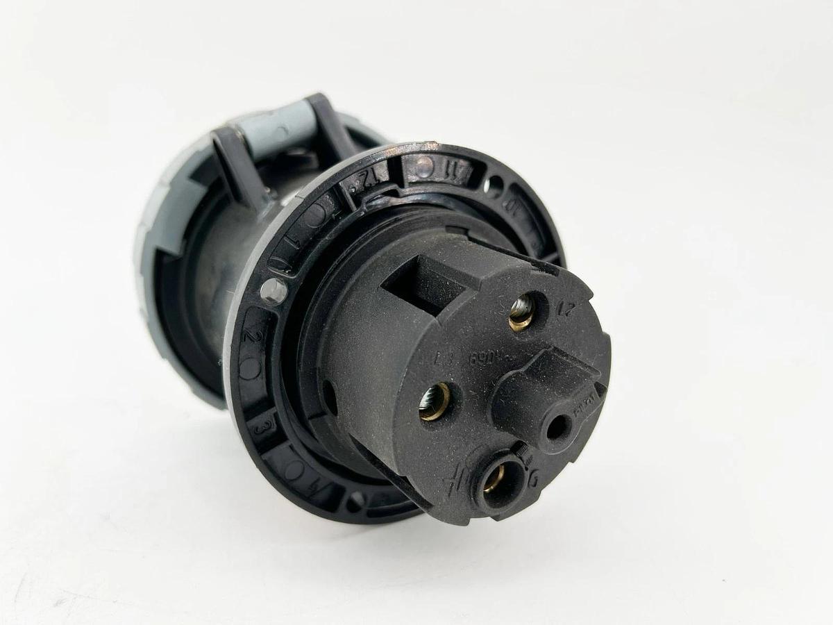 New Leviton 460R5W 4 Wire Industrial Grade Receptacle 600V 60A 3PH - No Box