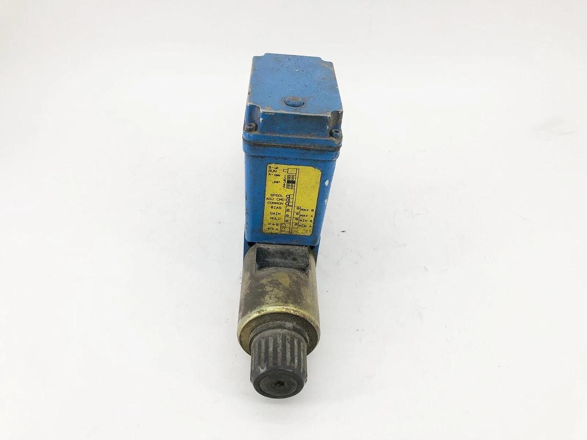 Used Parker D1FXE02HCNBJ0050 Servo Valve 24VDC Nom. 3A 500psi