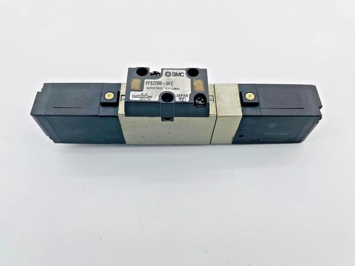 Used SMC VFS2200-5FZ Pneumatic Solenoid Valve 26V DC21-26V