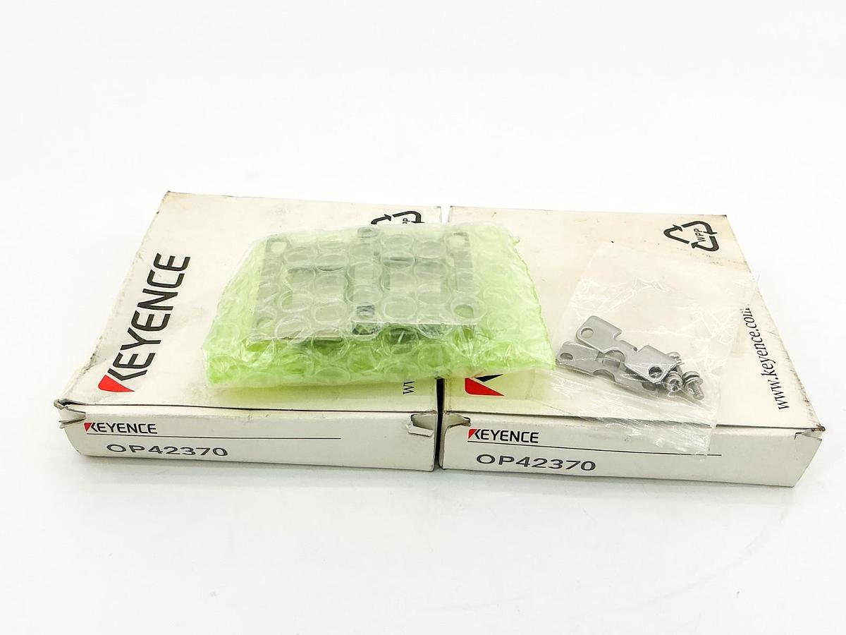 New Lot of 2 Keyence OP42370 Safety Mounting Bracket