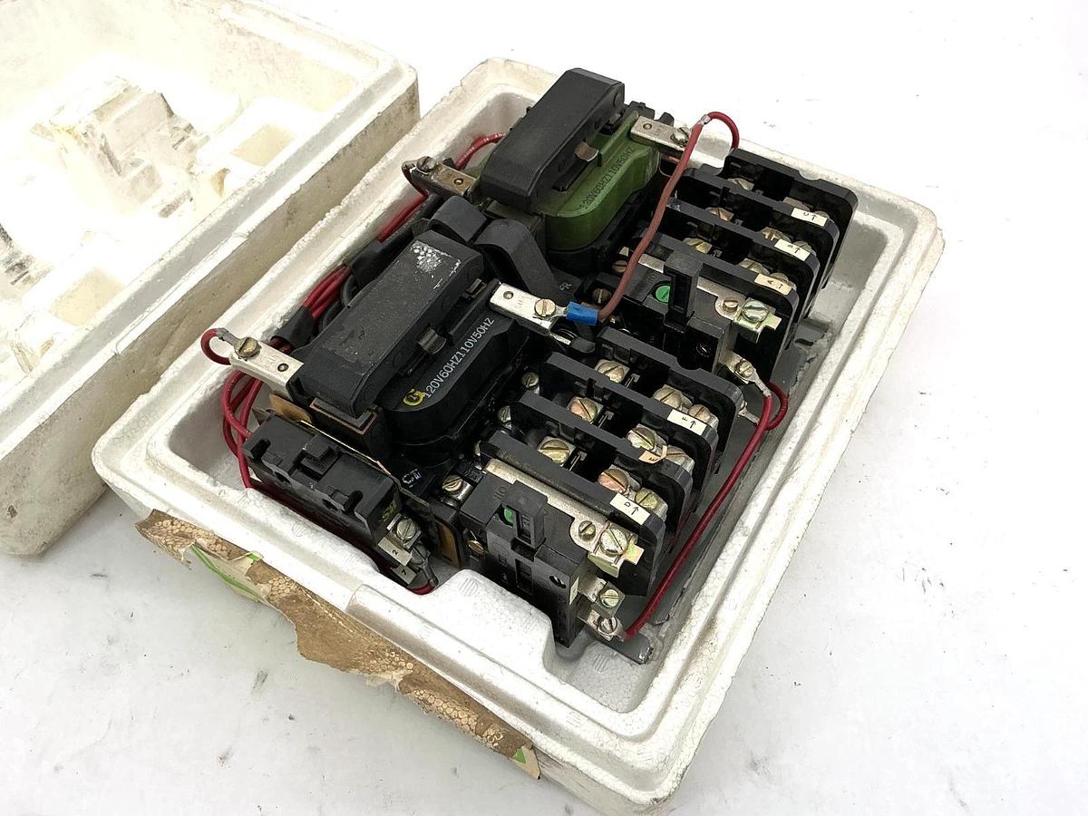 Used General Electric CR209C002AKA Magnetic 2-Speed Controller 110/120V 50/60HZ CR209