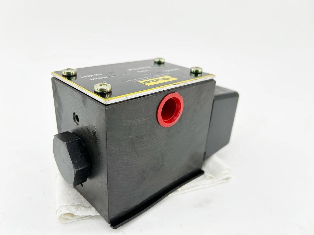 New Parker D3W1ENYC 32 Directional Control Solenoid Valve .8A 120V 5000PSI