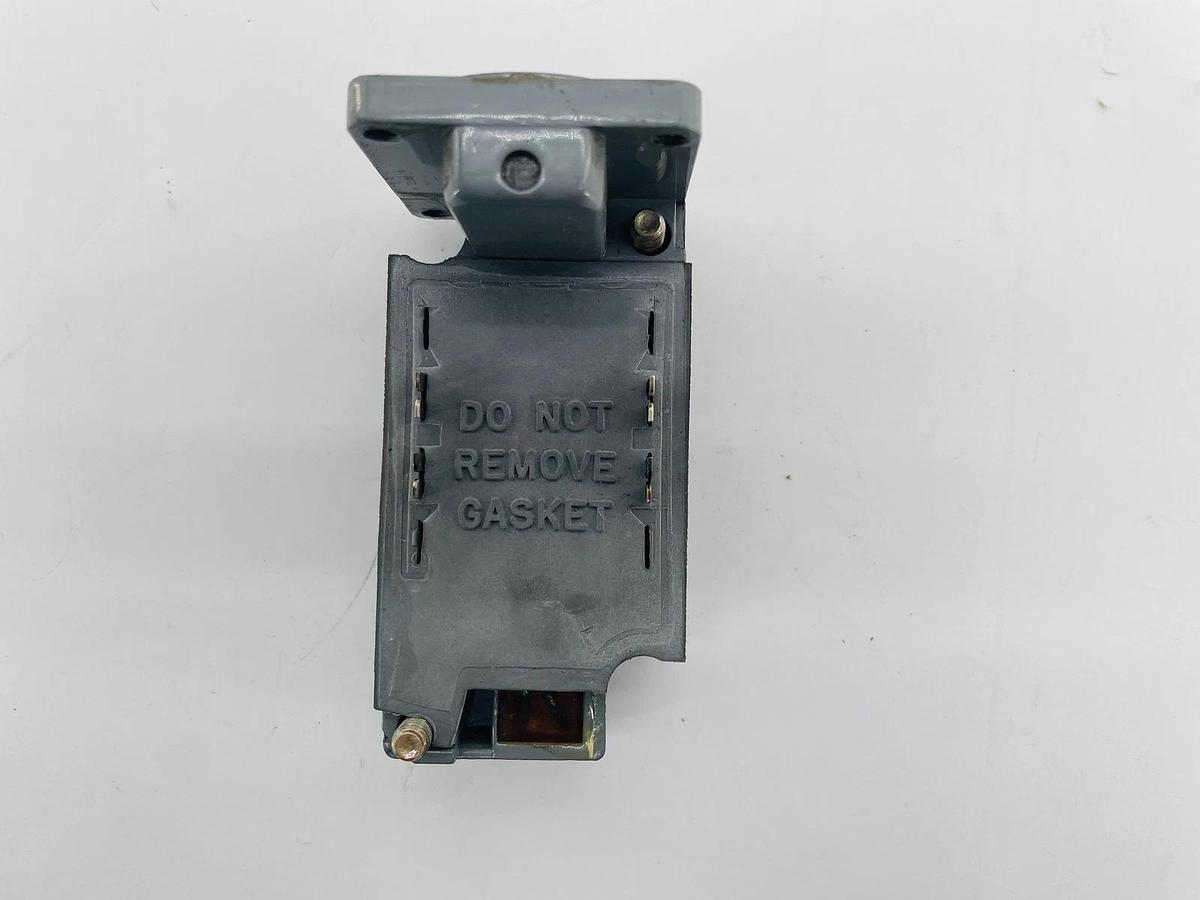 New Cutler Hammer E50SAN Limit Switch Body 10A 120VAC 1P