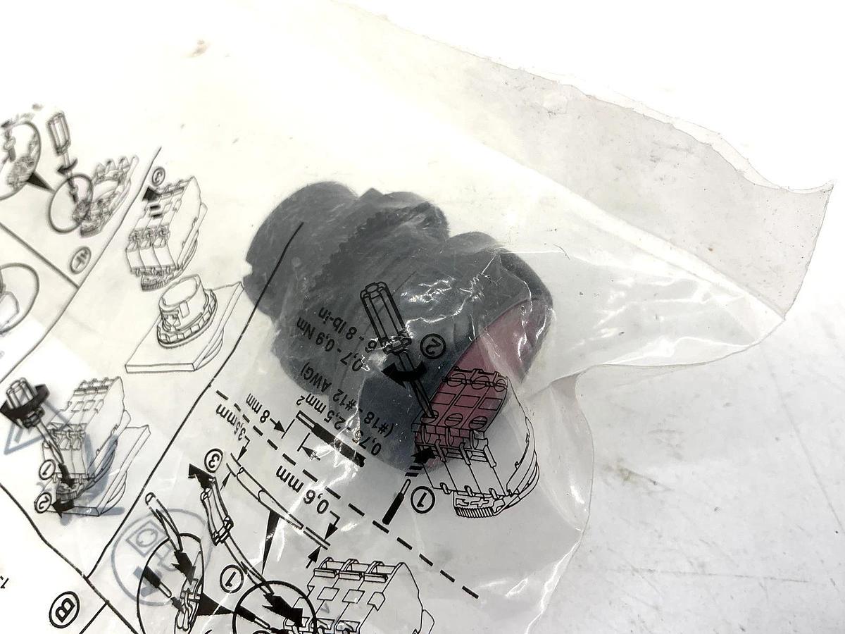 Lot of 2 New Allen Bradley 800FP-LF4 Ser A Illuminated Flush Push Button Red
