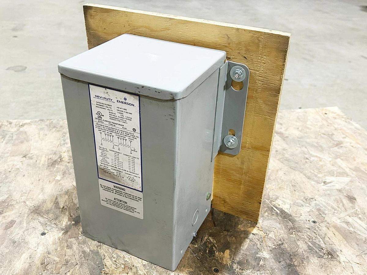 New Emerson Hevi-Duty HS14F1.5BS 1.5kVA Transformer Pri. 220/440V Sec. 110/220V