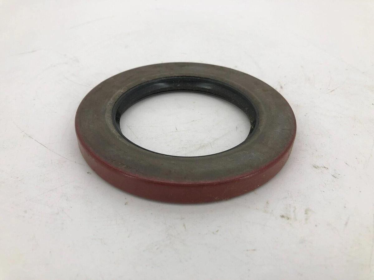 Used Lot of 2 New Federal Mogul National 455144 Oil Seals