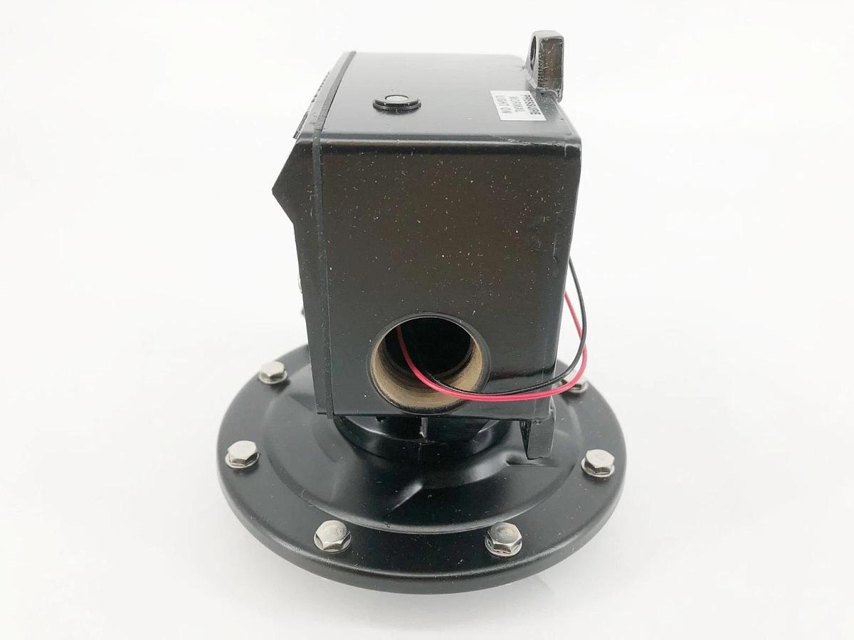 New Ashcroft D420B XFM Pressure Switch 30" H20D 15A 125/250VAC