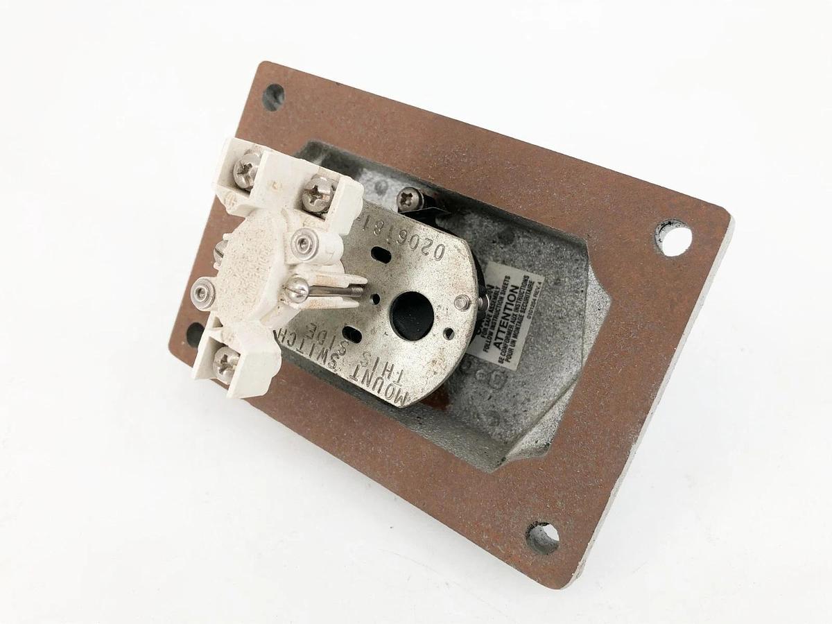 New Crouse Hinds DSD923 Explosion-proof Front Operated Selector Switch Model M01