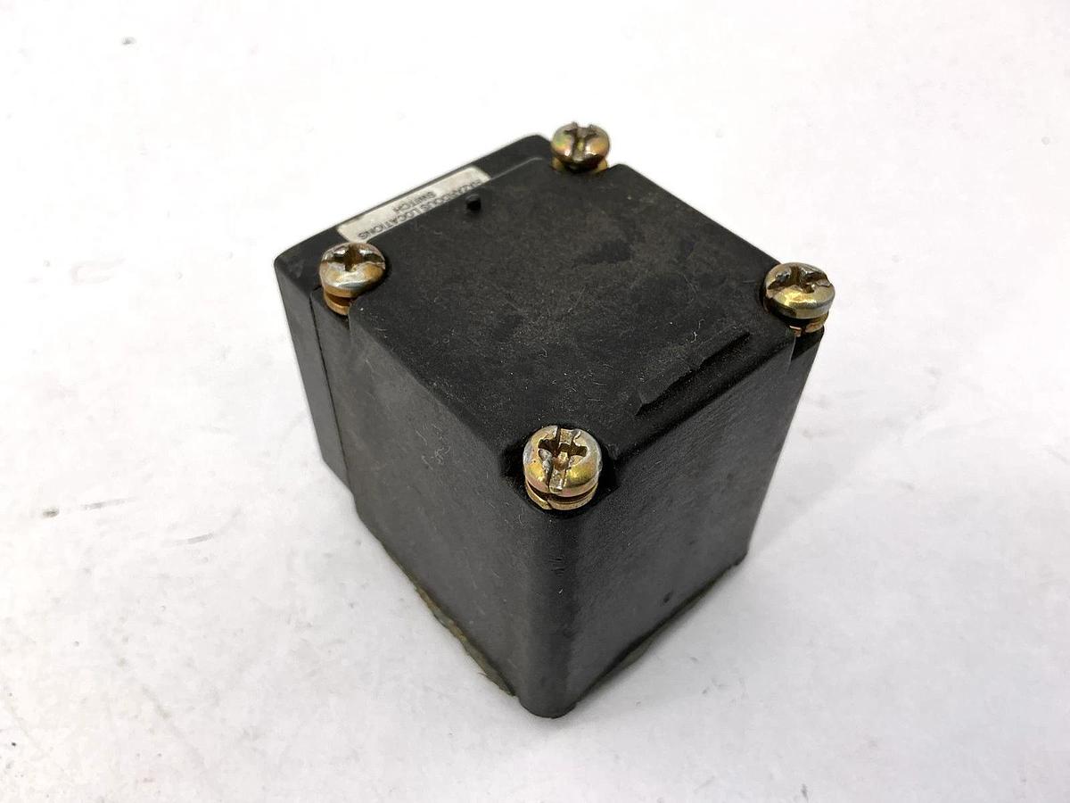 Used Cutler-Hammer E51DP6 Ser B3 Photoelectric Head Diffuse-Reflective 19inch Range