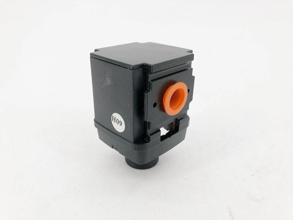 New Wilkerson M08-02-BS00 Coalescing Filter 1/4" NPT 0.5 Micron
