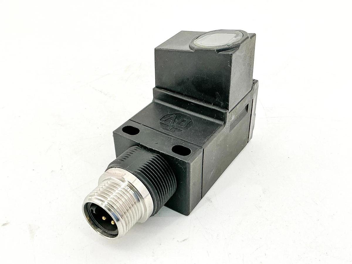 New Allen Bradley 42GRC-9202-QD Photoswitch Sensor 70-264VDC 4VA Ser.B - No Box