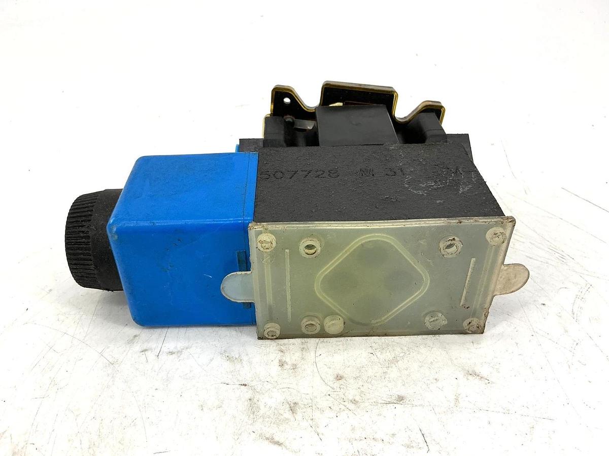 Eaton Vickers DG4V-3S-6C-M-FW-B5-60 Directional Valve 1450PSI 120V 02-109573