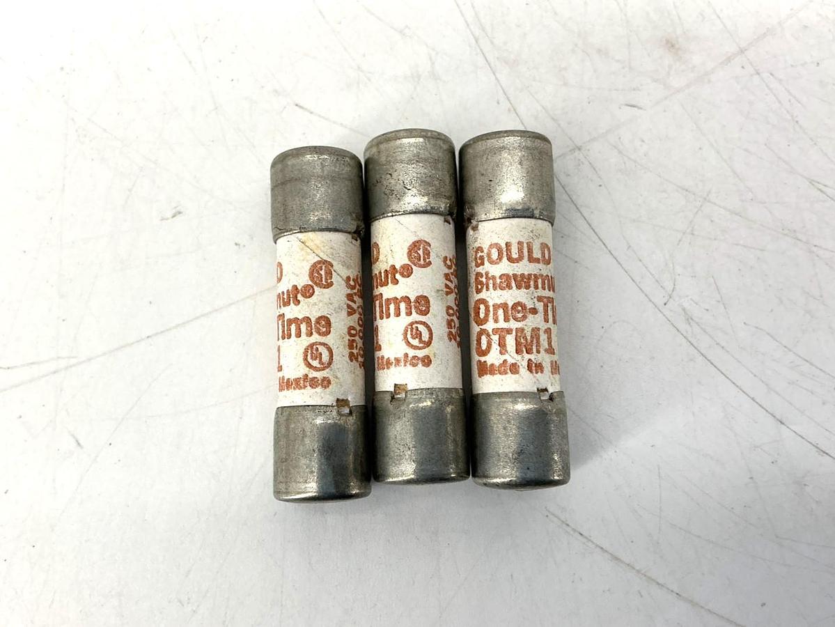 Used Lot of 3 Gould Shawmut OTM1 One-Time Fuse 1A 250VAC