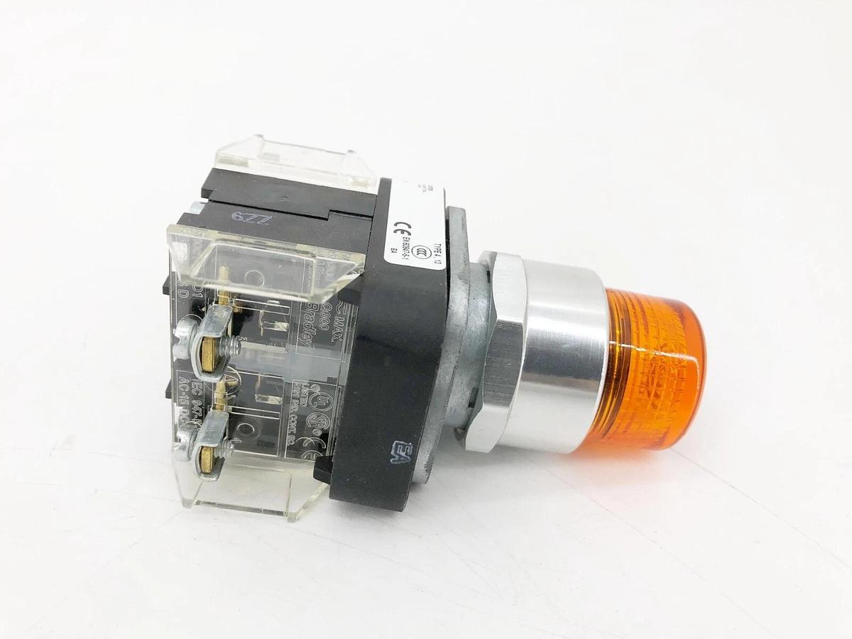 New Allen-Bradley 800T-QB10AD1 Ser. T Amber Illuminated Pushbutton 120V