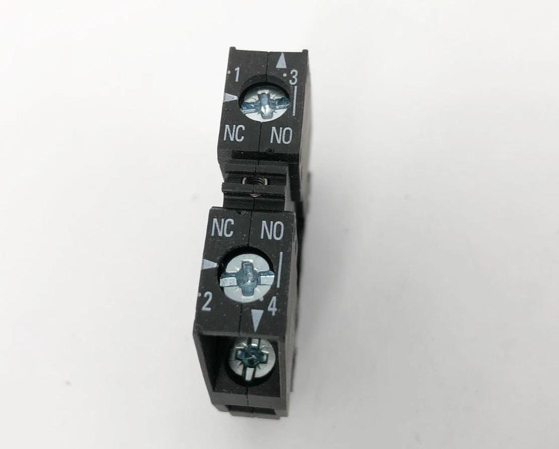 Lot of 2 New Siemens 3SB3400-0A Contact Blocks 400V 1NO 1NC - No Box