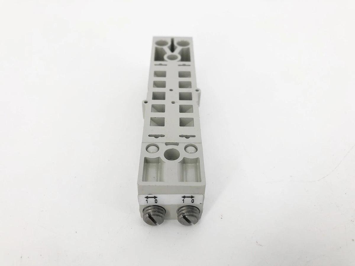Lot of 2 New Numatics R501AY428501001 Sandwich Shut Off Valve Blocks - No Box