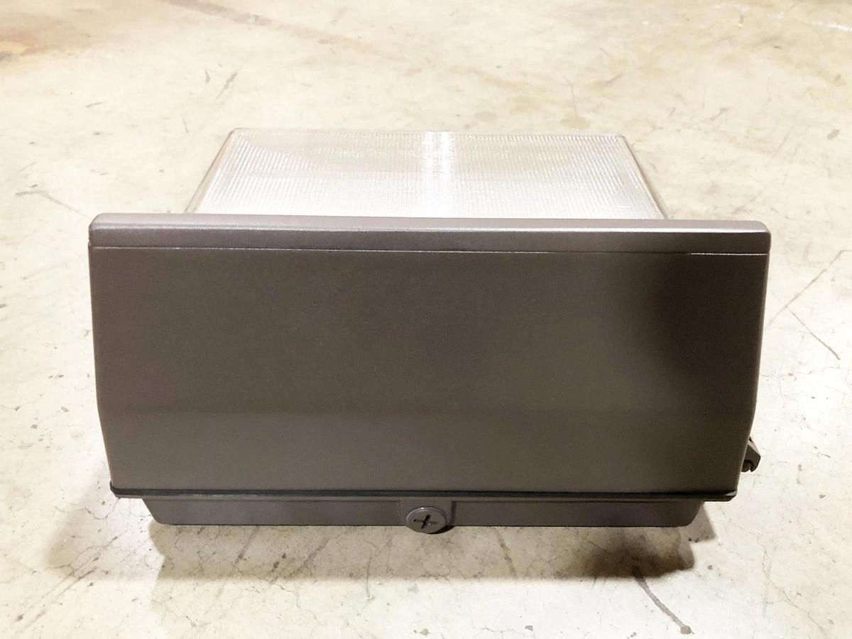 New Sylvania WALPAKN5B/080UNVD8SC2/BZ/P LED Wallpack 80W 10800 Lumen 61830-0