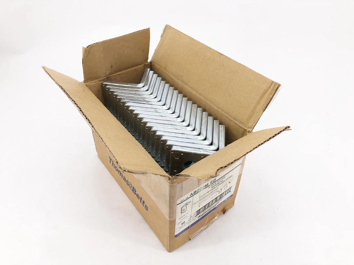 Box of 50 New Thomas & Betts AB202M-EG Magnetic Angle Fittings 90 Deg.