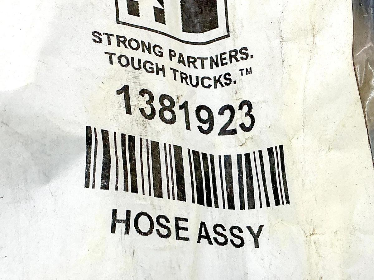 New Hyster 1381923 Hose Assembly