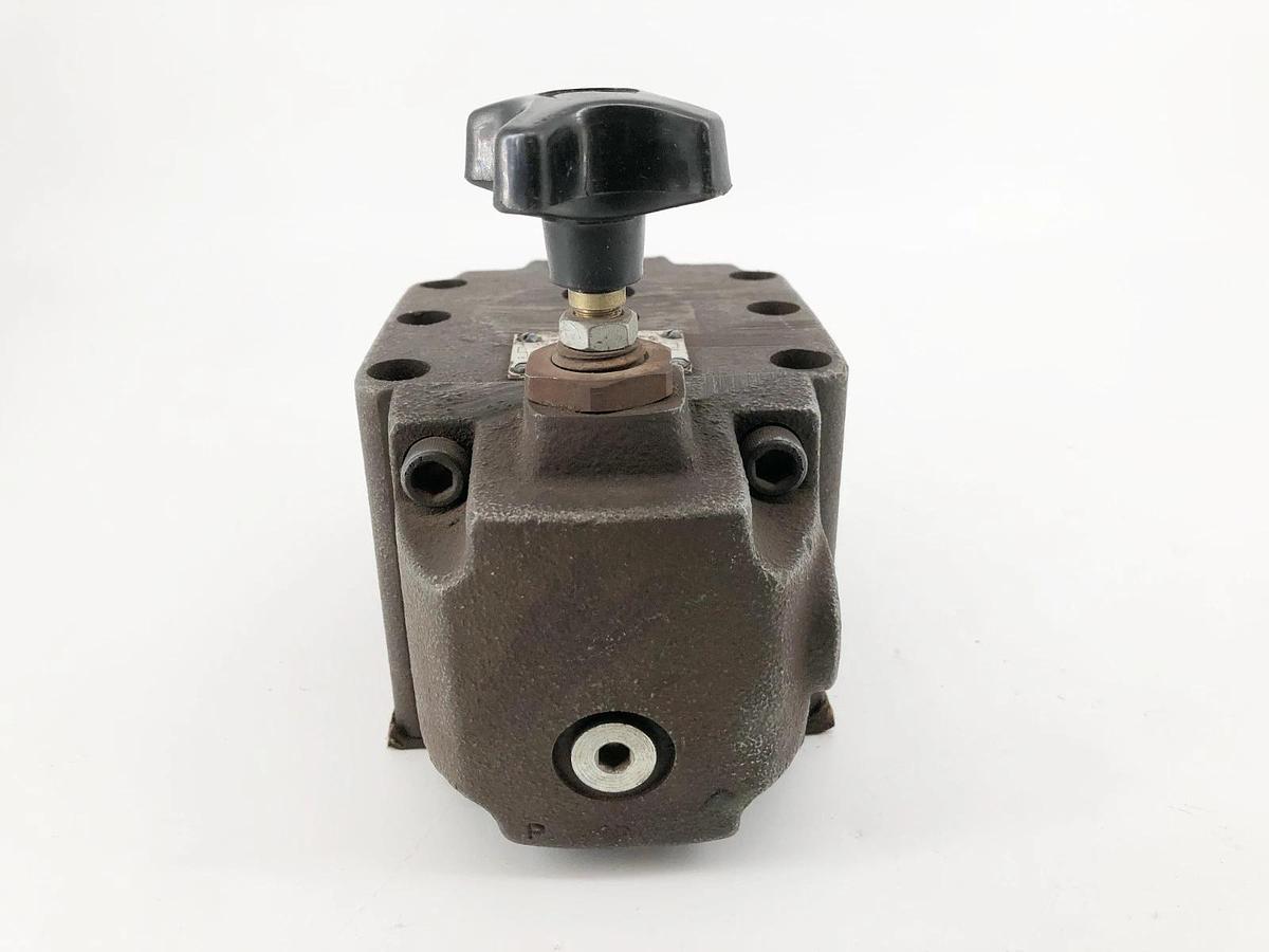 New Vickers XG-H-10-3-30 Reducing Valve 2850psi 630017 - No Box