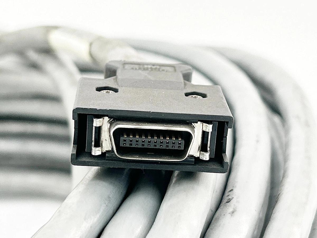 New DE9407237-32(DC) Cordset 300V 081010 - No Box