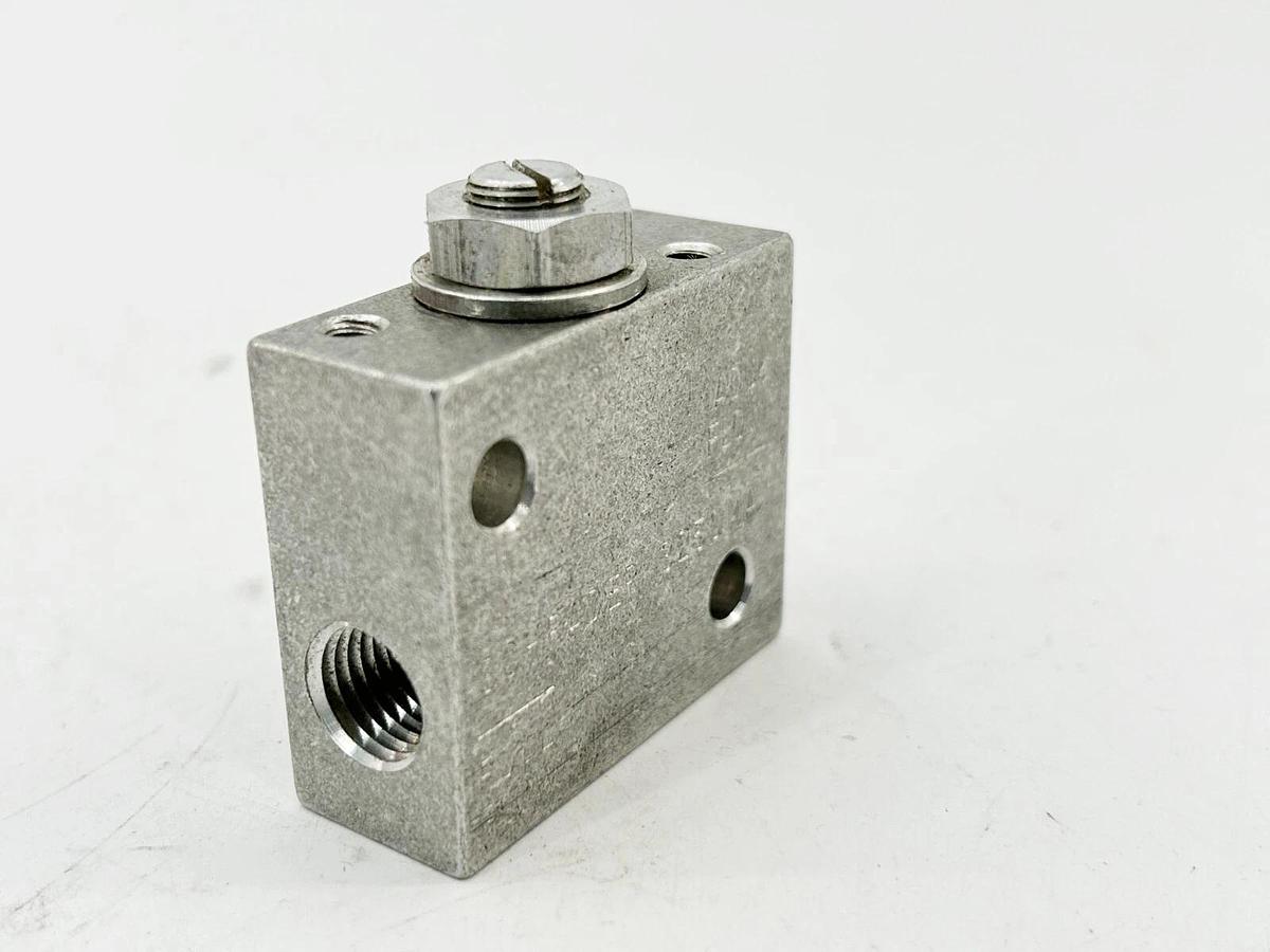 New Schrader 3250MA Flow Control Valve W/ Factory Box
