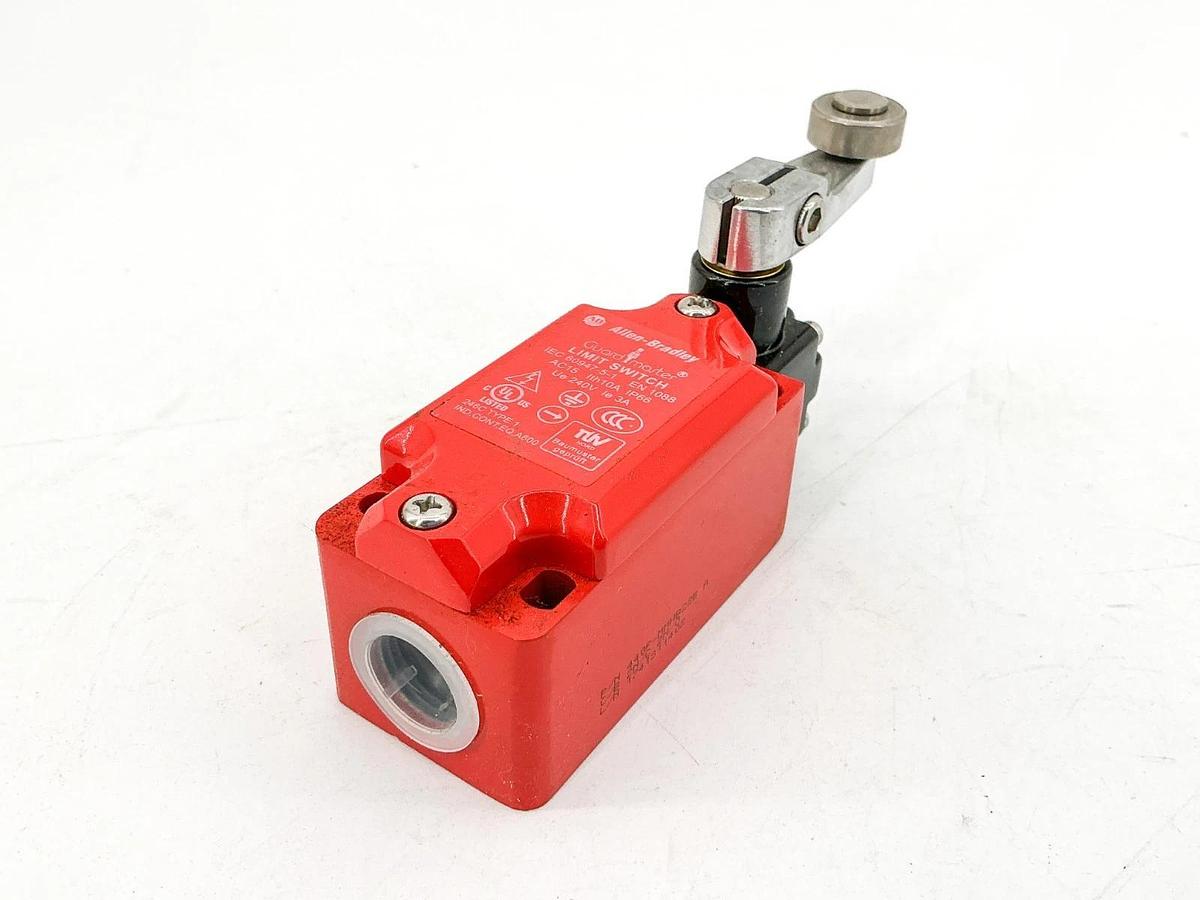 New Allen Bradley 440P-MMHB22B Guard Master Limit Switch 240V SerA