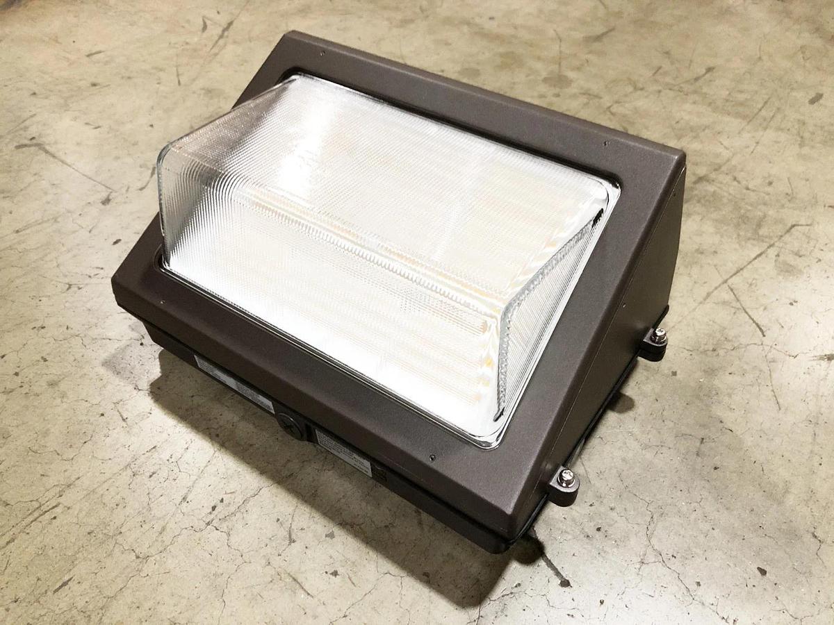 New Sylvania WALPAKN5B/080UNVD8SC2/BZ/P LED Wallpack 80W 10800 Lumen 61830-0