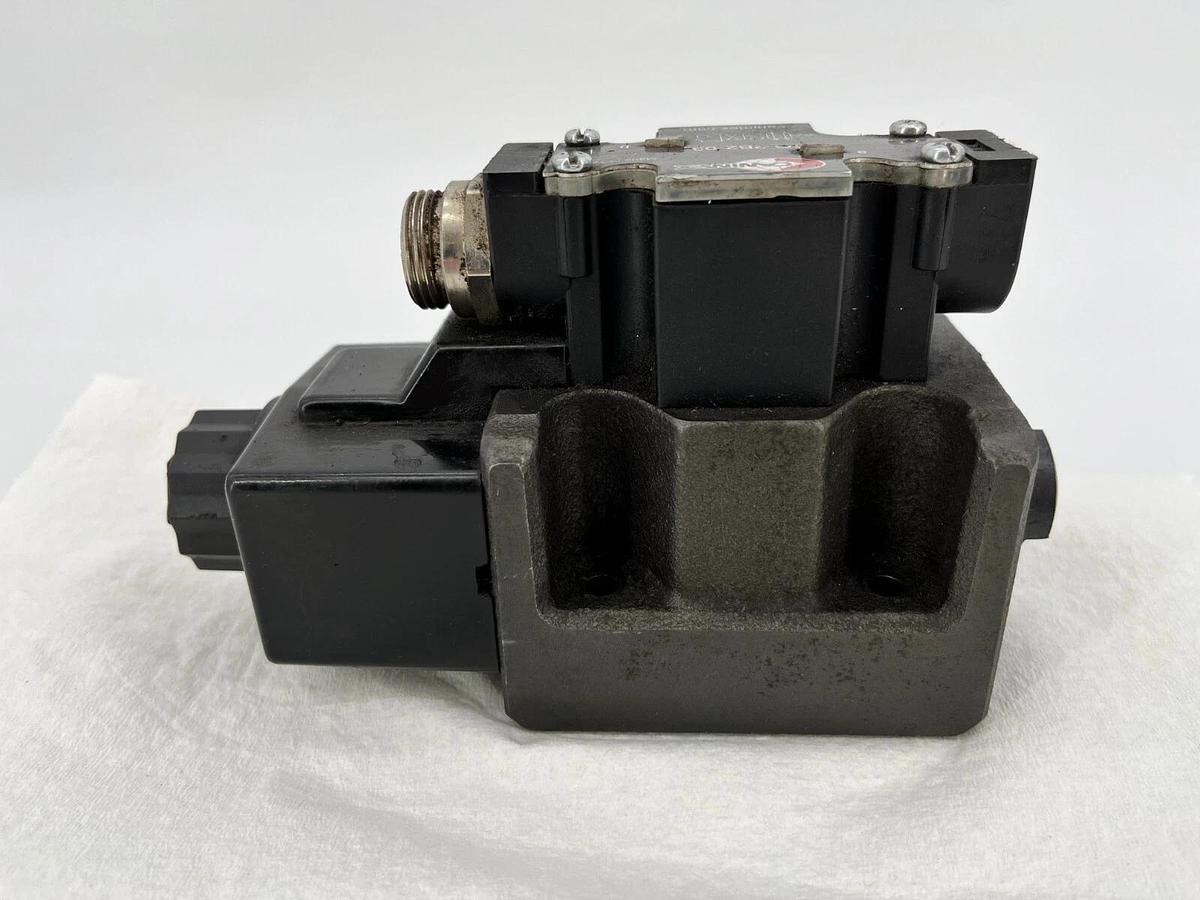 Used Canimex DSG-2B2-03-A110 Solenoid Hydraulic Valve 110V Coil