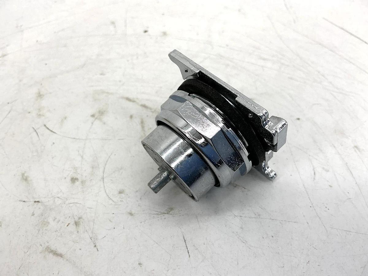 Lot of 2 New Eaton Cutler-Hammer 10250T4023 Ser A3 Selector Switch 3Pos Maint