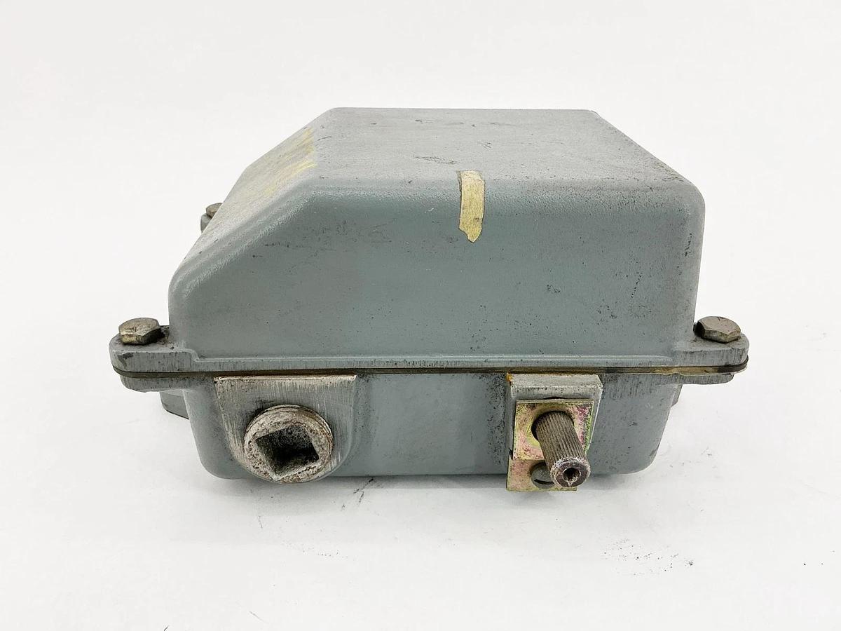 Used Cutler Hammer E84AAN Mill-Type Limit Switch Control 2200V 2NO-1NC NEMA 4