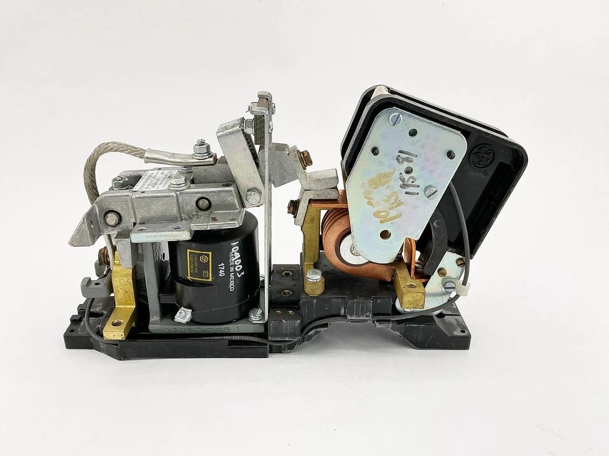 Used Hubbell EC&M HCE51018-202-5056 Line Arc DC Contactor 150A Size 4 Type 7004MFO1
