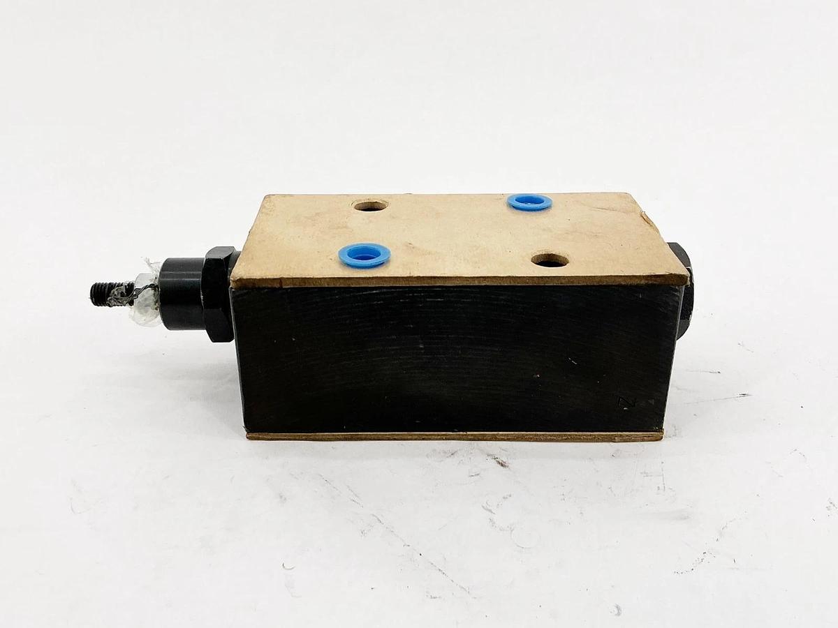 New Vickers DGMFN-5-Y-A2W-30 Flow Control Valve 315Bar 4570PSI - No Box