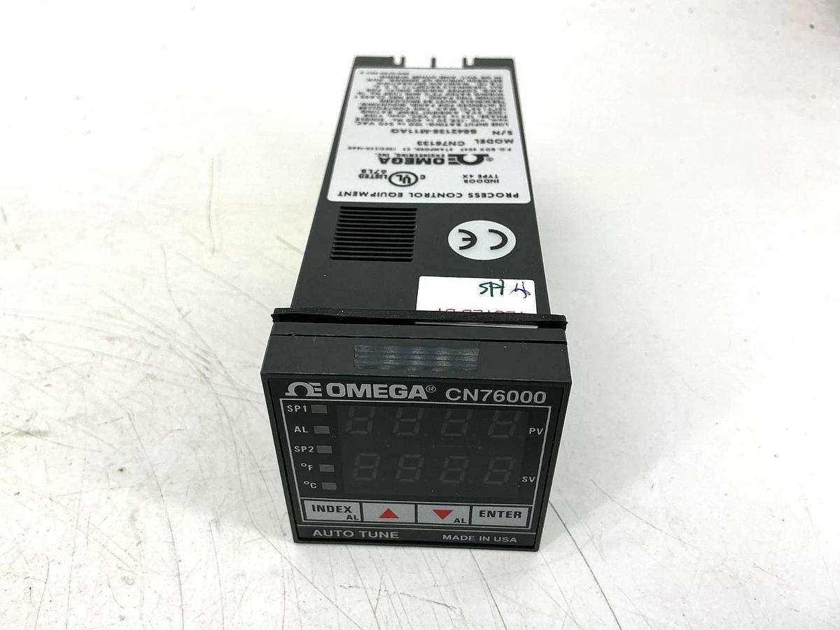 New Omega Engineering CN76133 Auto Tune Temperature Controller 100-240VAC