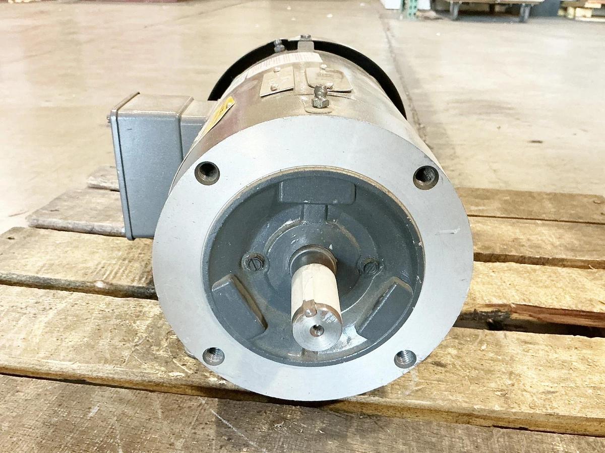 New Baldor M13B 101803051-001 Electric Motor 1HP 575V 1.5A 1140RPM 60Hz 3PH 2473