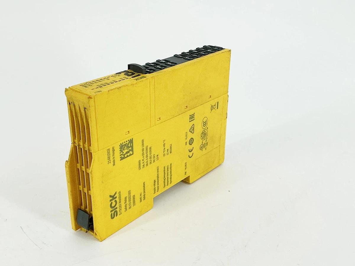 Used Sick RLY3-OSSD300 Safety Relay Module 24V 2.5W 1099969