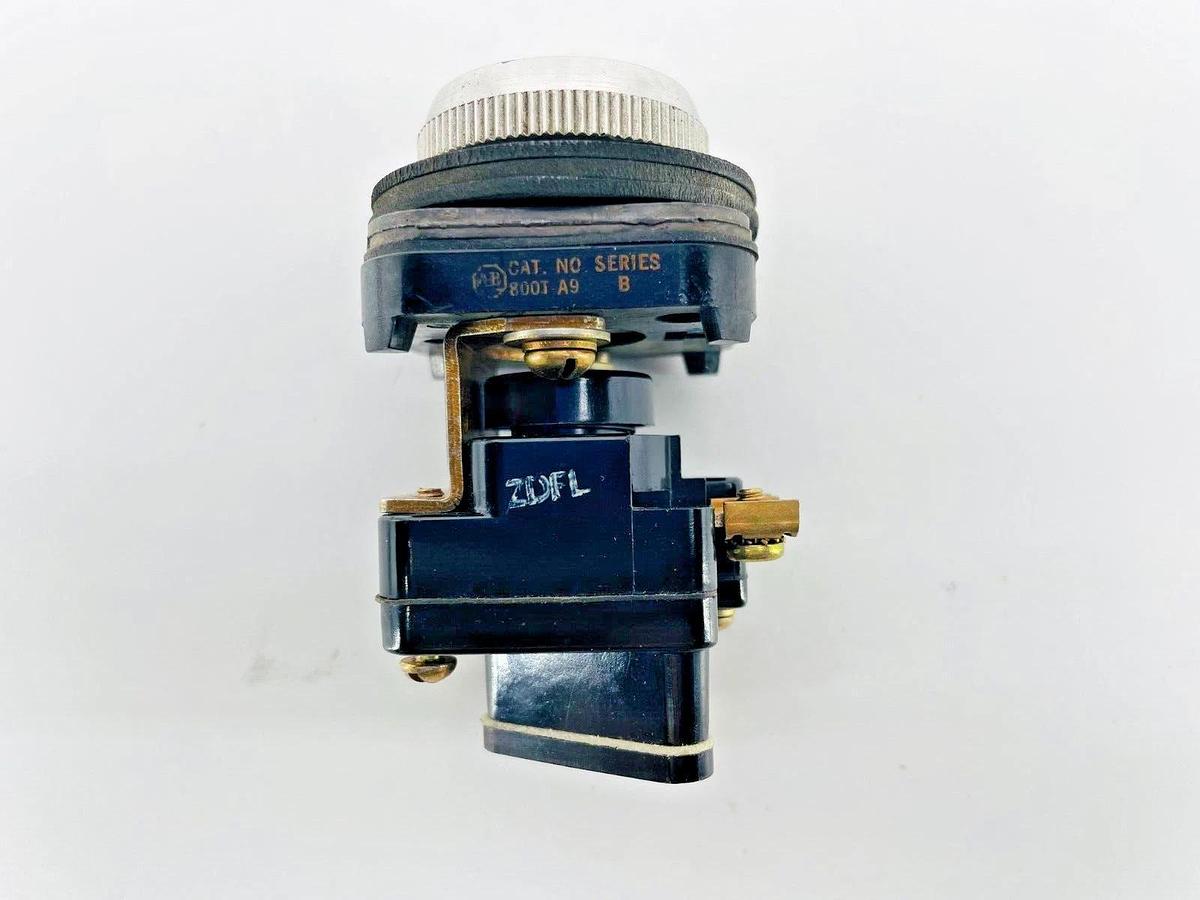 New Allen Bradley 800T-XT Contact Block w/ 800T-A9 Push Button Yellow