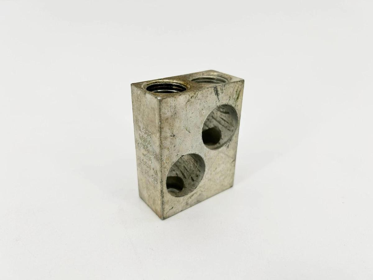 New Ilsco D3168 Terminal Lug, (2)500MCM-4/0, AL9CU missing screws
