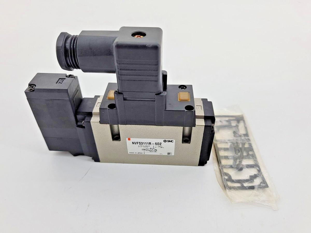 New SMC NVFS3111R-5DZ Solenoid Pilot Valve 21-26VDC, 0.15-1MPa Supply Press.