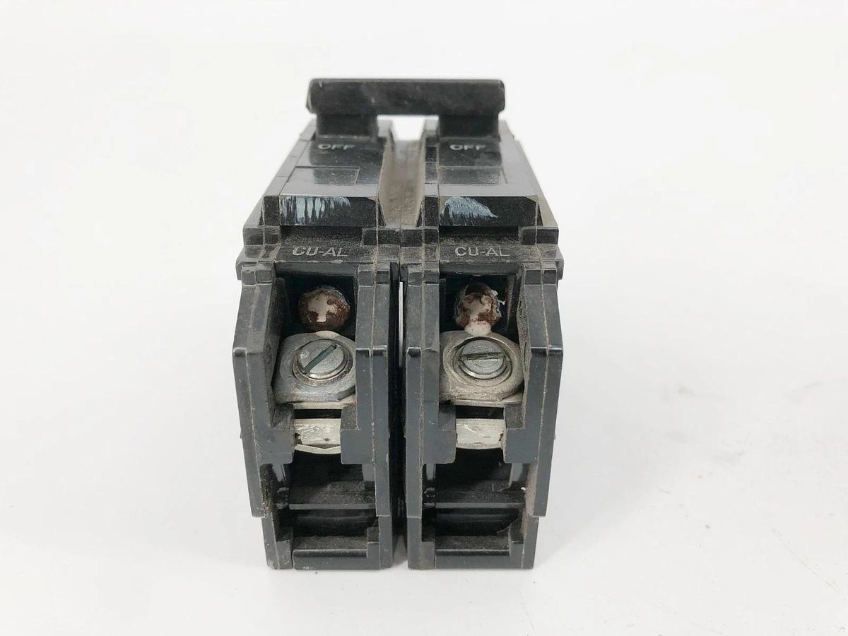 Box of 3 New General Electric TQC2440WL Circuit Breakers 40A 2P 415V