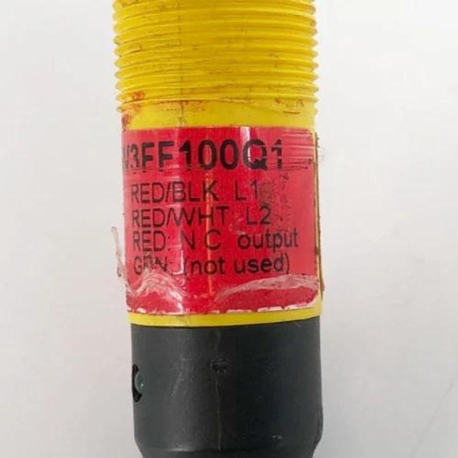 Used Banner S18RW3FF100Q1 Photoelectric Sensor 20-250VAC