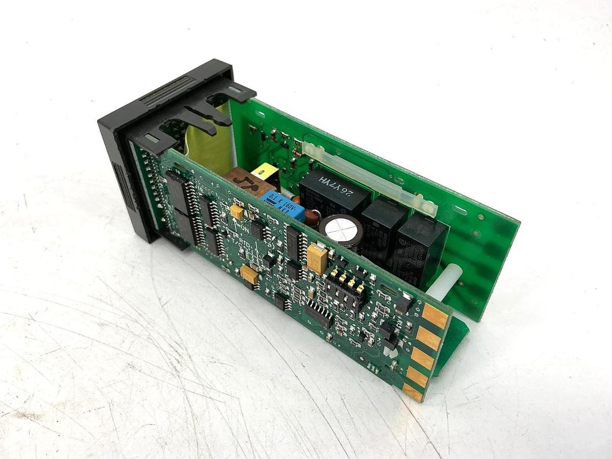 New Omega CN76000 Auto Tune Temperature Controller 100-240V CN76122 - No Box