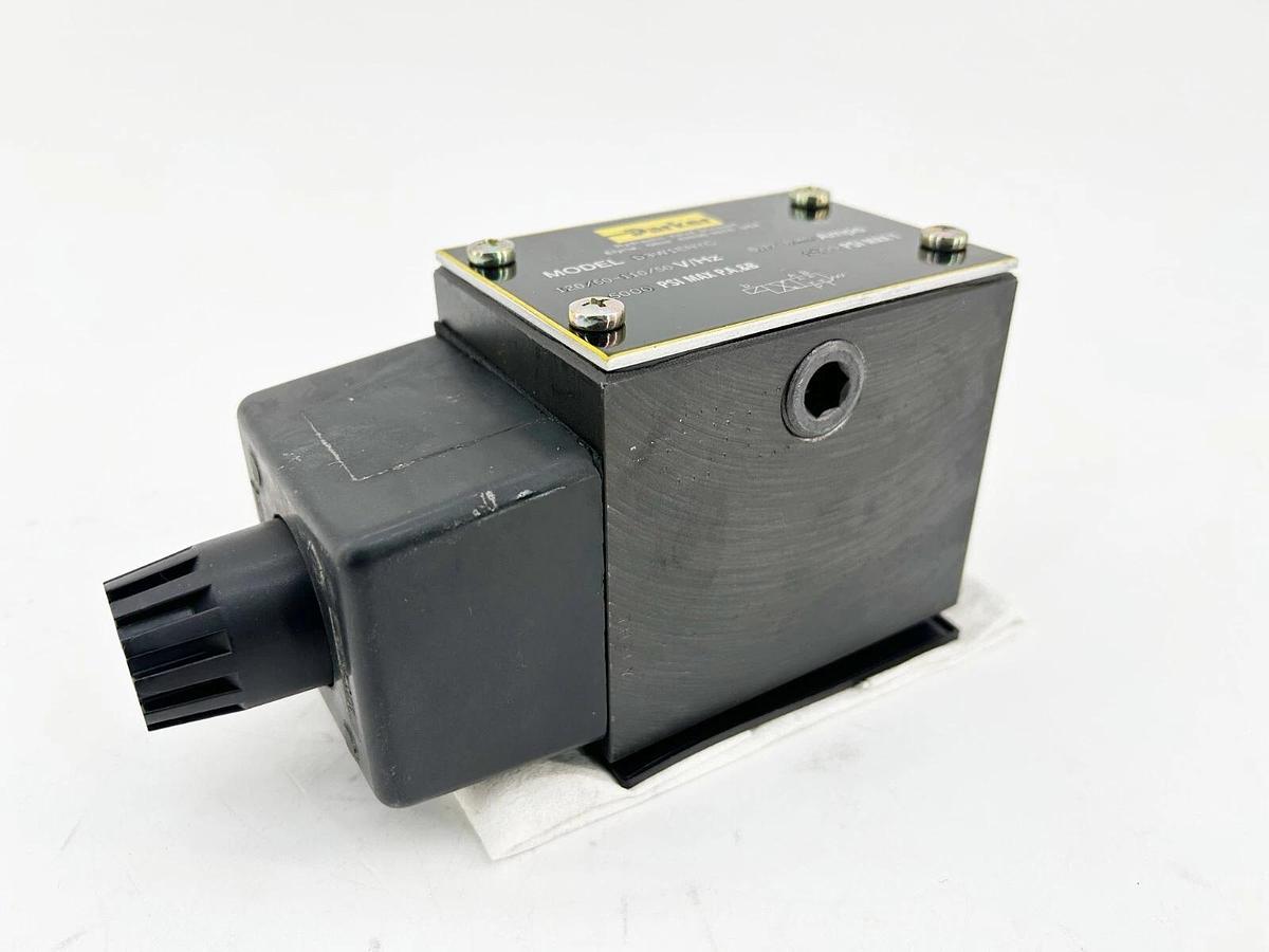 New Parker D3W1ENYC 32 Directional Control Solenoid Valve .8A 120V 5000PSI