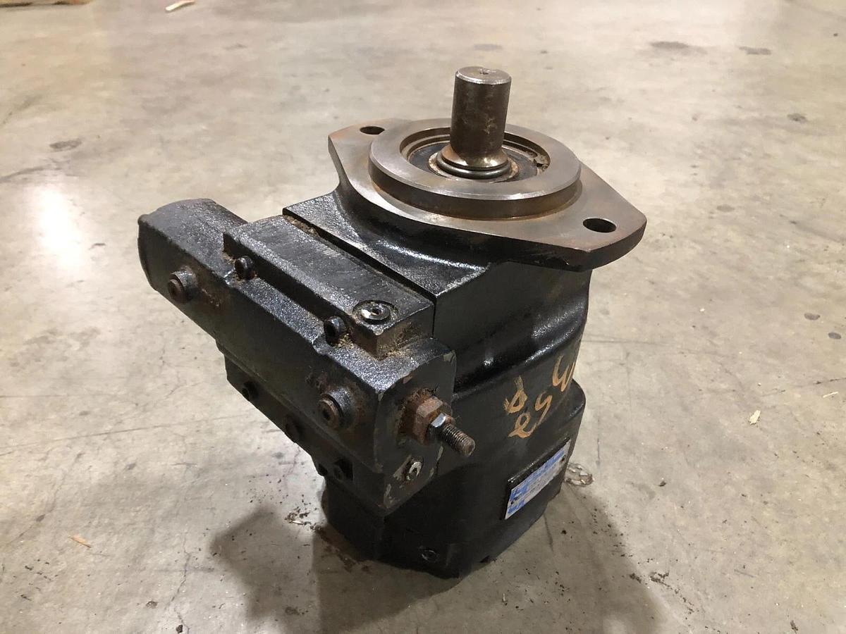 Used Oilgear PVWJ-076-A1UV-LSAY-P-1NNSN Hydraulic Pump 1-1/4" Shaft