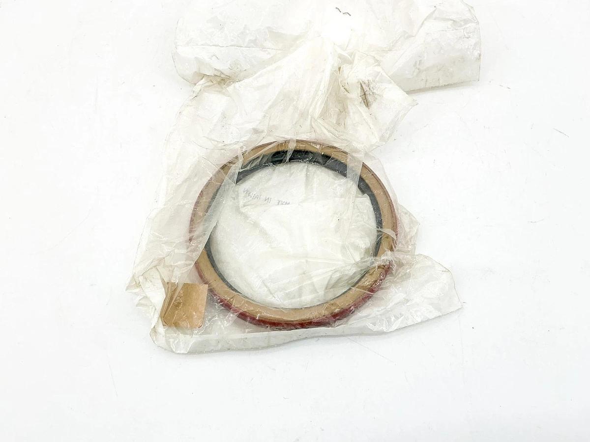 New Lot of 2 1337052 Oil Seal