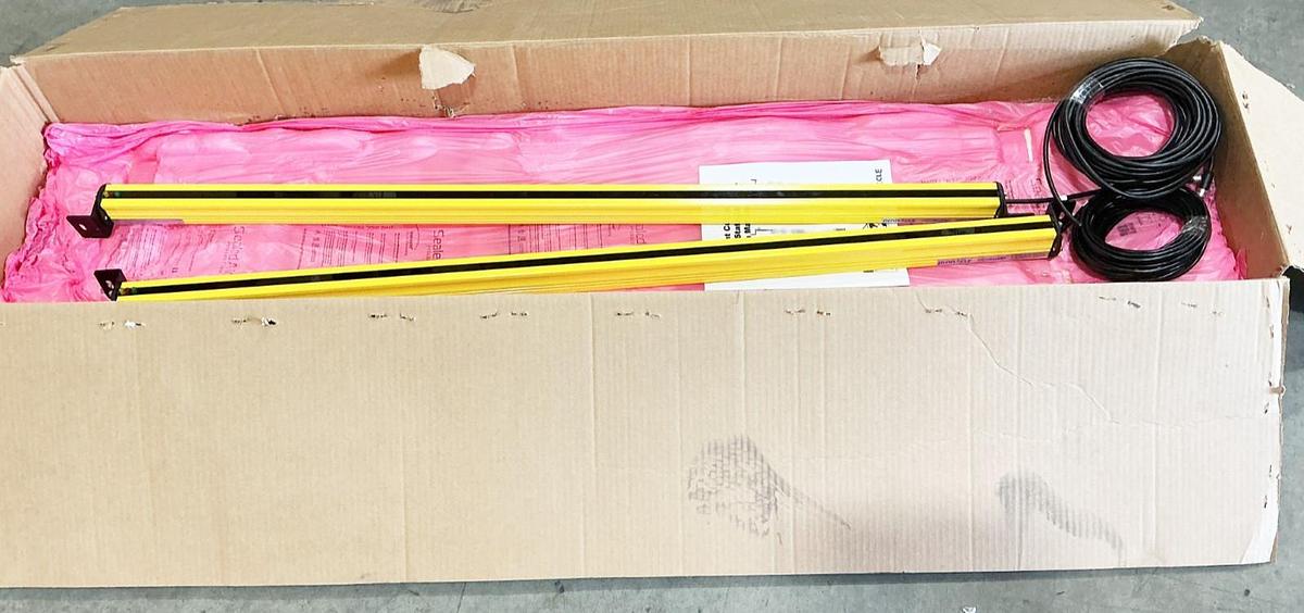 New Pinnacle SS-48-0F-60-45TXRX Solid State Safety Light Curtain System 24V