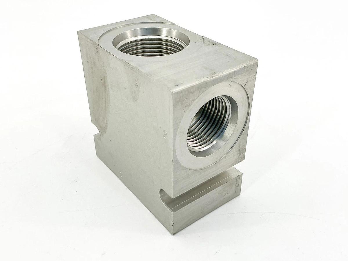New Parker B16-2-A12T Valve Manifold