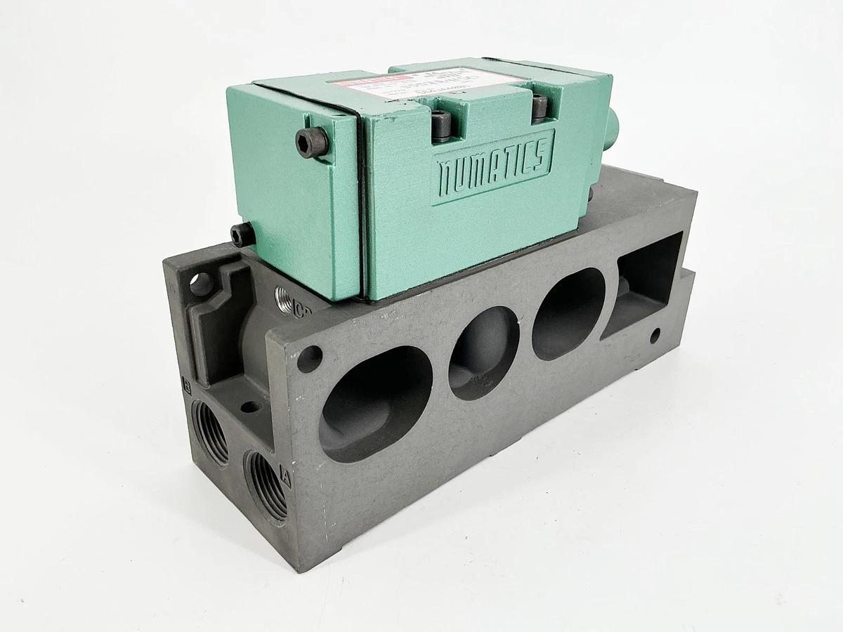 New Numatics 555TA4150 Solenoid Valve 150PSIG 554JA400O