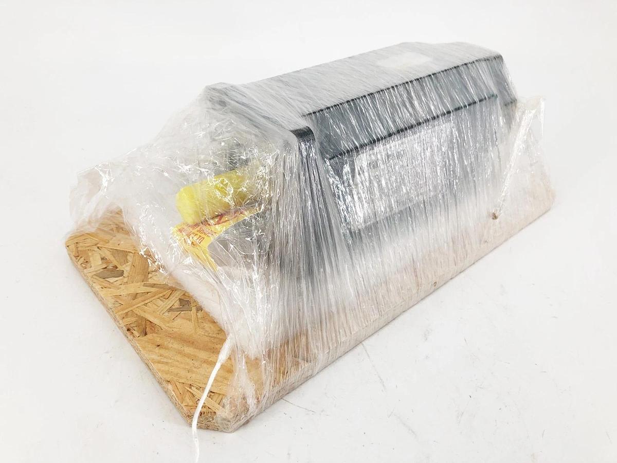 New Allen Bradley VPL-B1002M-PK14AA Ser. A Kinetix VP Low Inertia Servo Motor